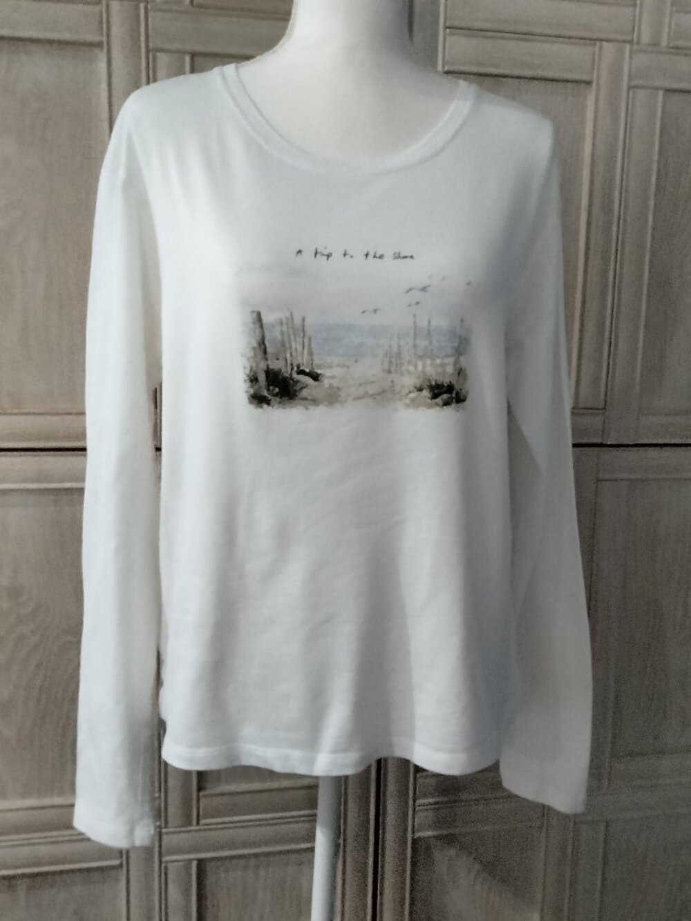 Karen Kane Tee Shirt, Size Large, White with Screen Print, “A Trip to the Shore”